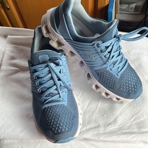 On, women’s blue cloudswift running shoe, lightly worn. Wear on heels and insole